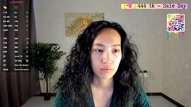 Snapshot of FlirtyAura chatting on 05.21.26 FlirtyAura online show from 05.21.26
