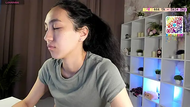 Snapshot of FlirtyAura chatting on 05.26.26 FlirtyAura online show from 05.26.26