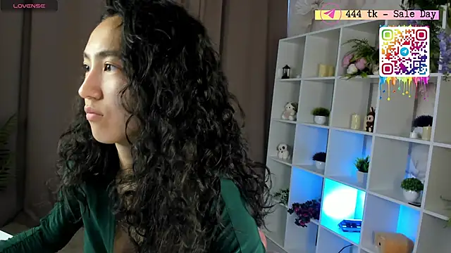 Snapshot of FlirtyAura chatting on 05.28.26 FlirtyAura online show from 05.28.26