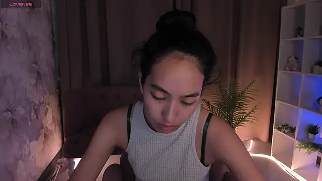 Snapshot of FlirtyAura chatting on 07.17.26 FlirtyAura online show from 07.17.26