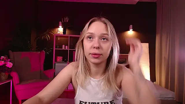 Snapshot of Pooja_Hegde chatting on 09.15.25 Pooja Hegde online show from 09.15.25