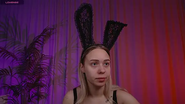 Snapshot of Pooja_Hegde chatting on 10.08.25 Pooja Hegde online show from 10.08.25