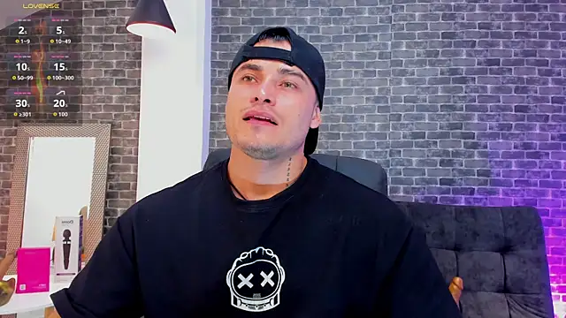 Snapshot of connorsmiith chatting on 09.11.25 connorsmiith online show from 09.11.25