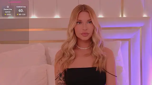 Snapshot of AriellaMelo chatting on 09.13.25 AriellaMelo online show from 09.13.25