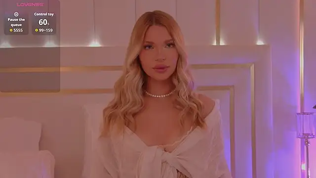 Snapshot of AriellaMelo chatting on 09.21.25 AriellaMelo online show from 09.21.25