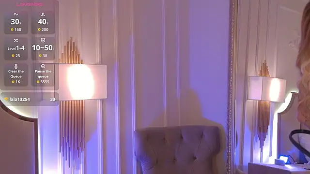 Snapshot of AriellaMelo chatting on 11.21.25 AriellaMelo online show from 11.21.25