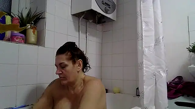 RubyyRosee online show from 12.04.25