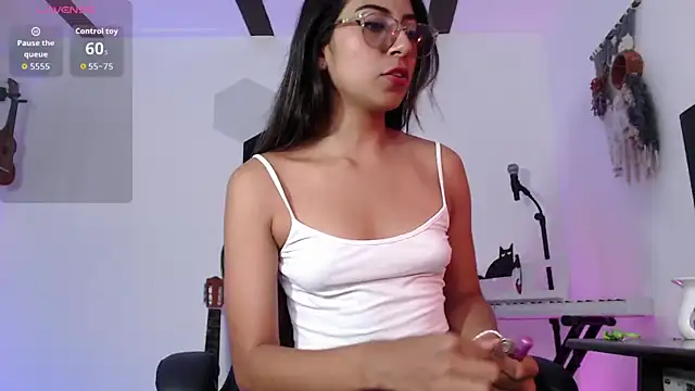 Snapshot of Susanahendrix chatting on 04.27.26 Susanahendrix online show from 04.27.26