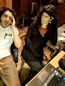 Snapshot of GroovyBlossom chatting on 10.26.25 GroovyBlossom online show from 10.26.25