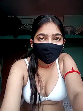 Snapshot of Snehabeauti chatting on 10.10.25 Snehabeauti online show from 10.10.25