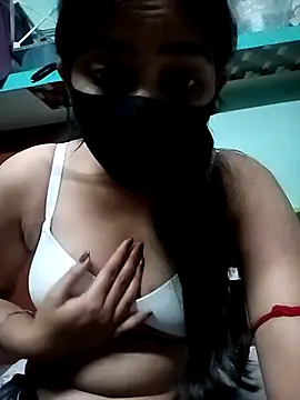 Snapshot of Snehabeauti chatting on 10.15.25 Snehabeauti online show from 10.15.25