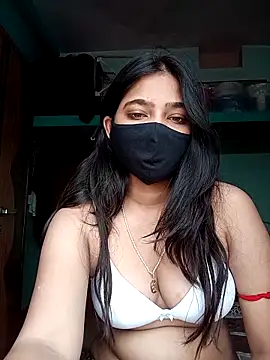 Snapshot of Snehabeauti chatting on 10.21.25 Snehabeauti online show from 10.21.25