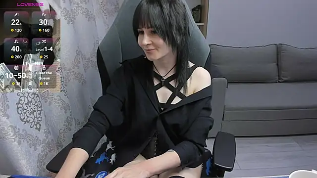 Snapshot of MistyDark chatting on 04.20.26 MistyDark online show from 04.20.26