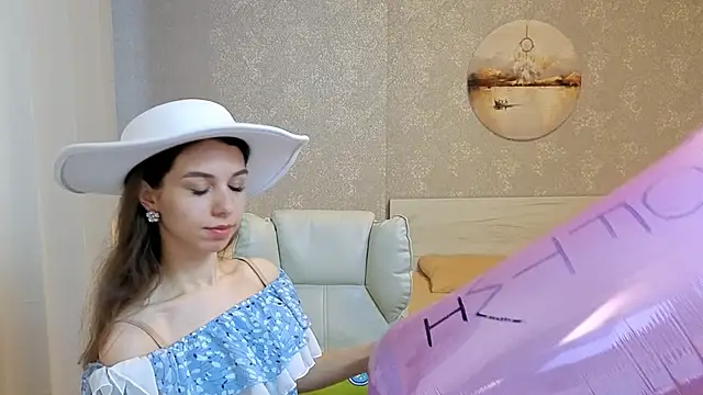 Snapshot of KellyShines chatting on 06.15.26 KellyShines online show from 06.15.26