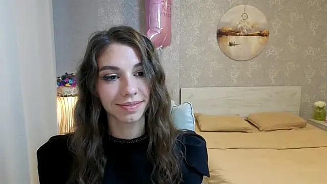 Snapshot of KellyShines chatting on 06.21.26 KellyShines online show from 06.21.26