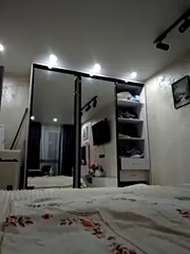 KissMiSveet online show from 12.17.25