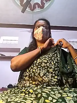 Snapshot of sexy_aaru chatting on 11.13.25 sexy aaru online show from 11.13.25