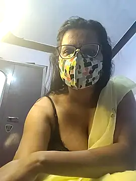 Snapshot of sexy_aaru chatting on 11.17.25 sexy aaru online show from 11.17.25