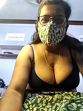 Snapshot of sexy_aaru chatting on 11.22.25 sexy aaru online show from 11.22.25