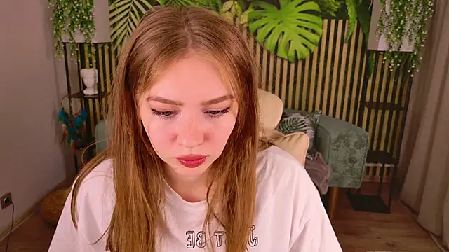 Moon  Bunny online show from 09.08.25