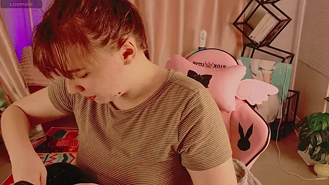 Snapshot of Moon__Bunny chatting on 06.07.26 Moon Bunny online show from 06.07.26