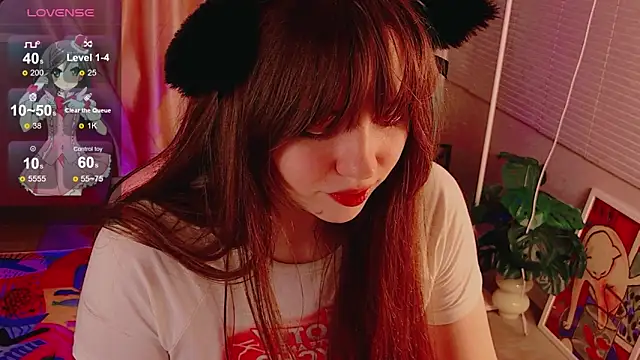 Snapshot of Moon__Bunny chatting on 06.11.26 Moon Bunny online show from 06.11.26