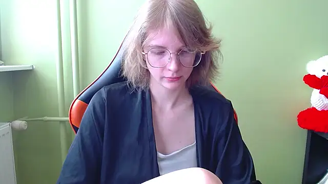 Snapshot of juicyPenny chatting on 04.29.26 juicyPenny online show from 04.29.26