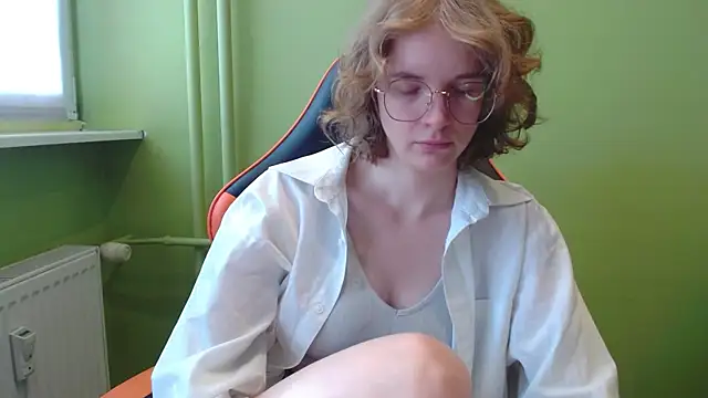 Snapshot of juicyPenny chatting on 05.05.26 juicyPenny online show from 05.05.26