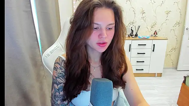 Snapshot of yourdreamm_ chatting on 10.21.25 yourdreamm  online show from 10.21.25