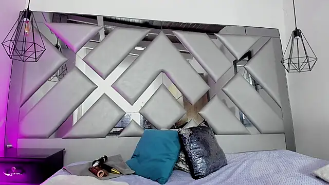 Lorenn Hill online show from 11.11.25