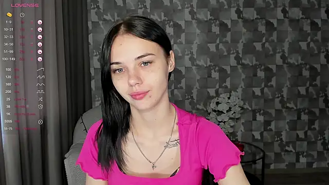 Snapshot of Kseni_a chatting on 12.20.25 Kseni a online show from 12.20.25