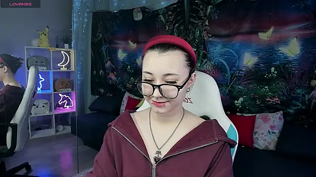 Snapshot of ClaraParks chatting on 02.25.26 ClaraParks online show from 02.25.26