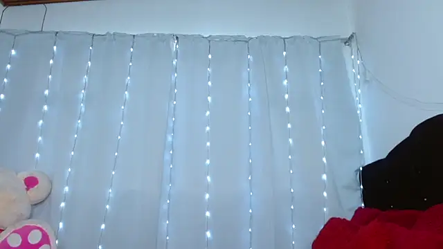 Charlothe Wright online show from 04.17.26