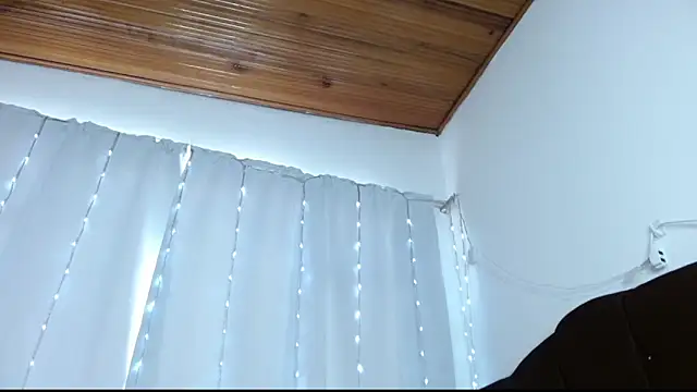 Snapshot of Charlothe_Wright chatting on 04.30.26 Charlothe Wright online show from 04.30.26