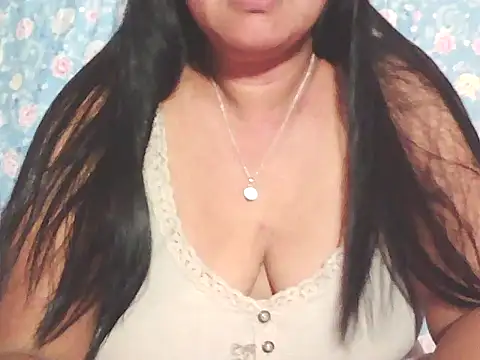 hotolivia34 online show from 12.15.25