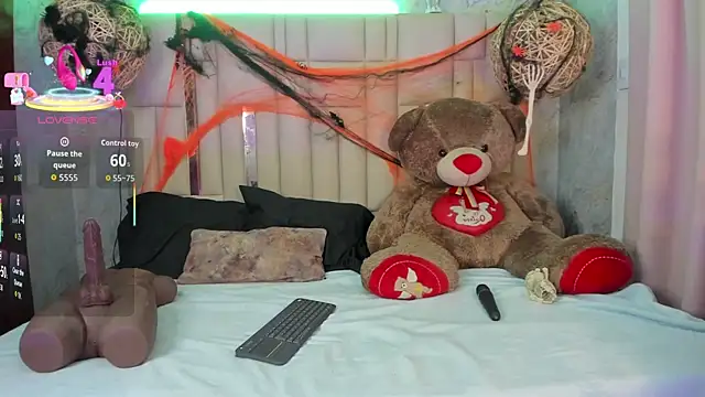 NikkyyRed online show from 10.28.25