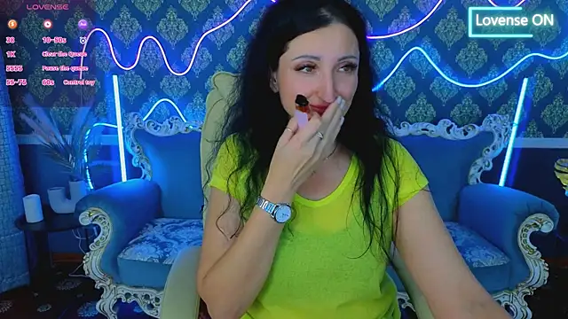 MissRossi online show from 11.18.25