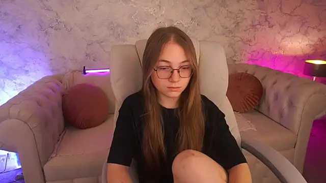 ArrinaWairr online show from 10.27.25