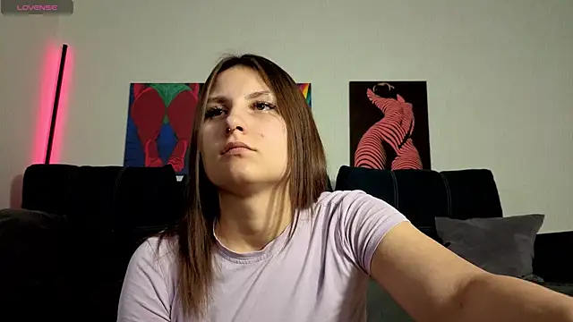 Snapshot of TrixiBell chatting on 05.27.26 TrixiBell online show from 05.27.26