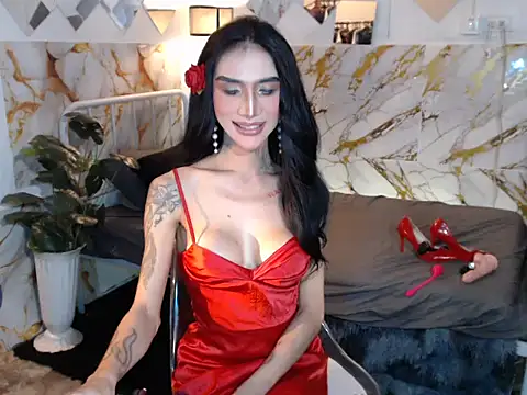 Snapshot of redhotties chatting on 04.21.26 redhotties online show from 04.21.26