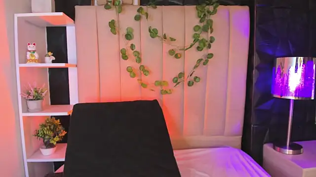 Bonnali lune online show from 11.21.25