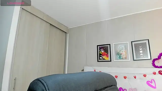 alezzafox   online show from 09.28.25