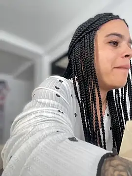 JuanitaMore01 online show from 11.26.25