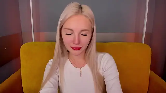 Snapshot of LisaFoxyMe chatting on 09.15.25 LisaFoxyMe online show from 09.15.25