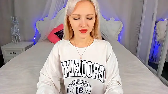 LisaFoxyMe online show from 11.12.25