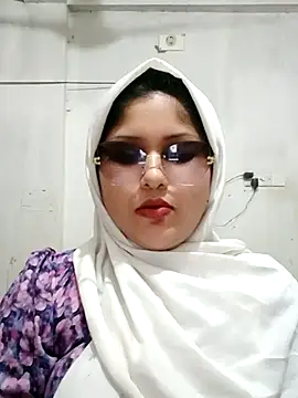 Snapshot of Nusrat-N chatting on 04.17.26 Nusrat-N online show from 04.17.26