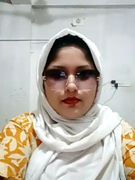 Snapshot of Nusrat-N chatting on 04.19.26 Nusrat-N online show from 04.19.26