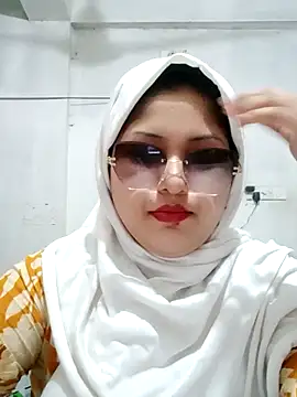 Snapshot of Nusrat-N chatting on 04.20.26 Nusrat-N online show from 04.20.26