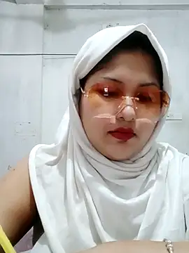 Snapshot of Nusrat-N chatting on 04.21.26 Nusrat-N online show from 04.21.26