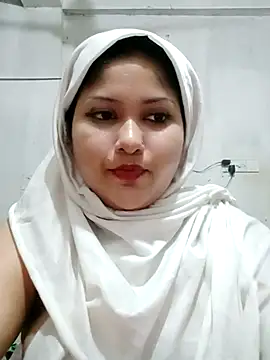 Snapshot of Nusrat-N chatting on 04.21.26 Nusrat-N online show from 04.21.26